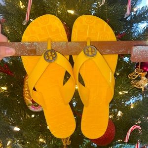 Super cute yellow/gold Tory Burch flip flops! Size 7 Women’s!